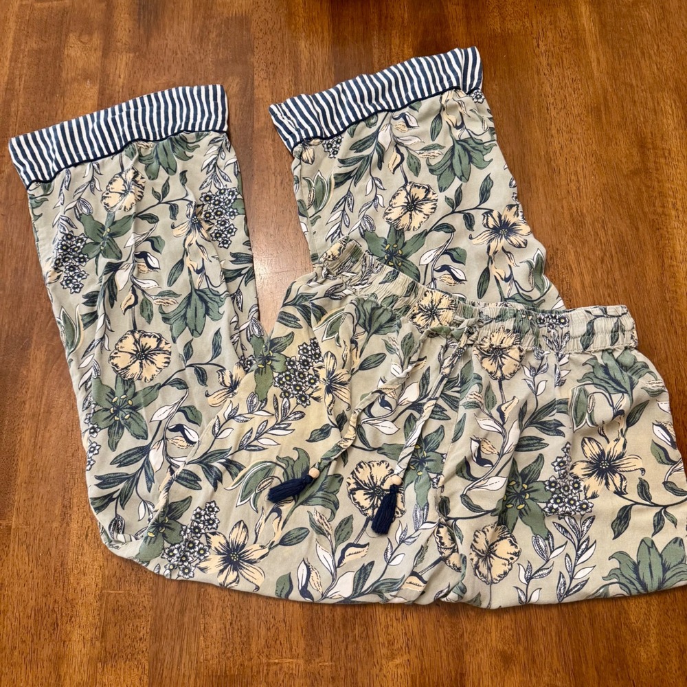 World Market Women Sage Green Floral Rayon Pajama Lounge Pants Tassels Size S/M